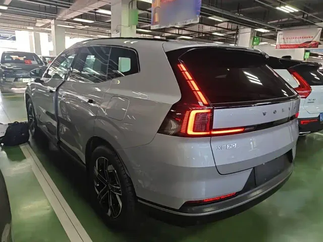 Volvo XC70 Plug-in Hybrid — Фото автомобиля 4