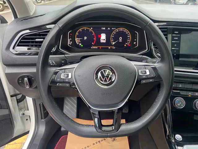 Volkswagen T-Roc — Фото автомобиля 12