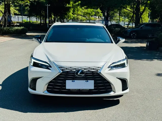 Lexus ES — Фото автомобиля 2