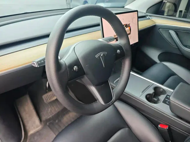 Tesla Model Y — Фото автомобиля 7