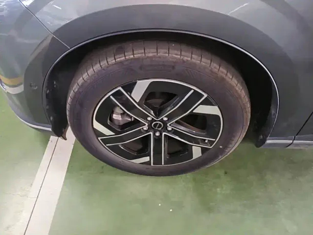 Volvo XC70 Plug-in Hybrid — Фото автомобиля 22