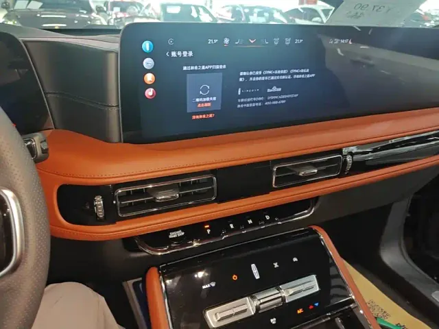 Lincoln Aviator — Фото автомобиля 12
