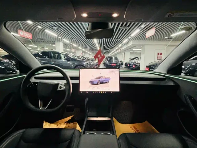 Tesla Model 3 — Фото автомобиля 8