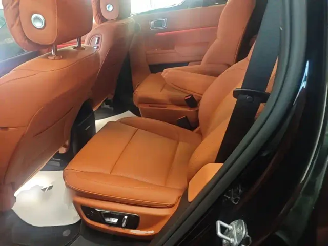 Li Auto L8 — Фото автомобиля 16