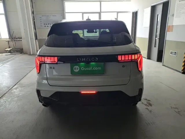 Lynk & Co Lynk & Co 01 2021 2.0TD 2WD Pro — Фото автомобиля 3