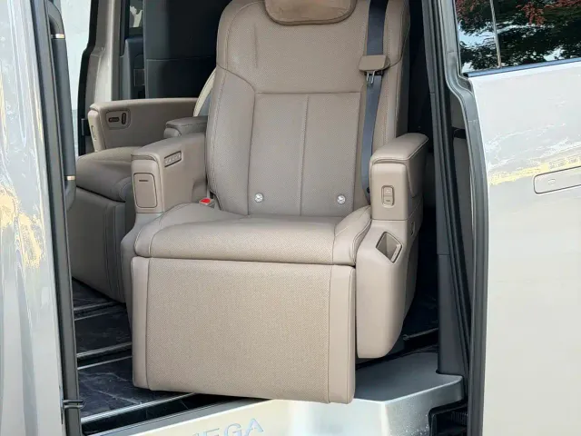 Li Auto MEGA — Фото автомобиля 9
