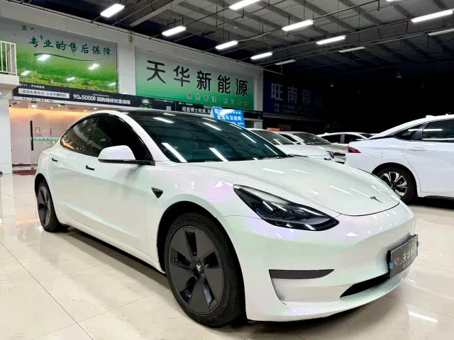 Tesla Model 3 — Фото автомобиля 2