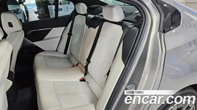 BMW 5 Series — Фото автомобиля 10