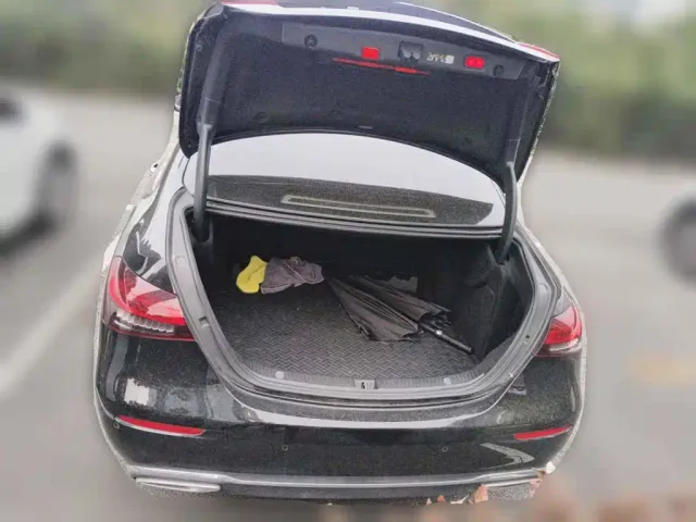 Mercedes-Benz E-Class — Фото автомобиля 5