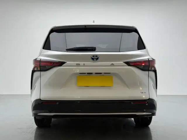 Toyota Sienna — Фото автомобиля 5