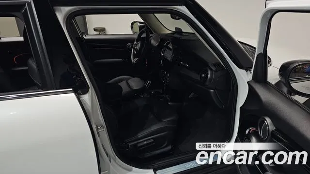 Mini Cooper Cooper 5 дверей Classic — Фото автомобиля 11