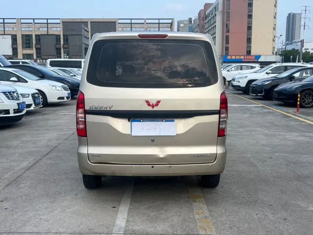 Wuling Hongguang V — Фото автомобиля 5