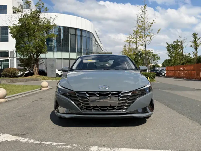 Hyundai Elantra — Фото автомобиля 2