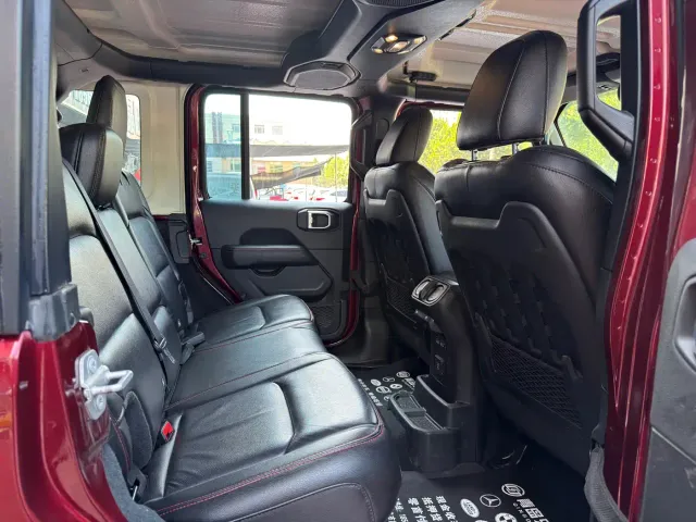 Jeep Wrangler — Фото автомобиля 13