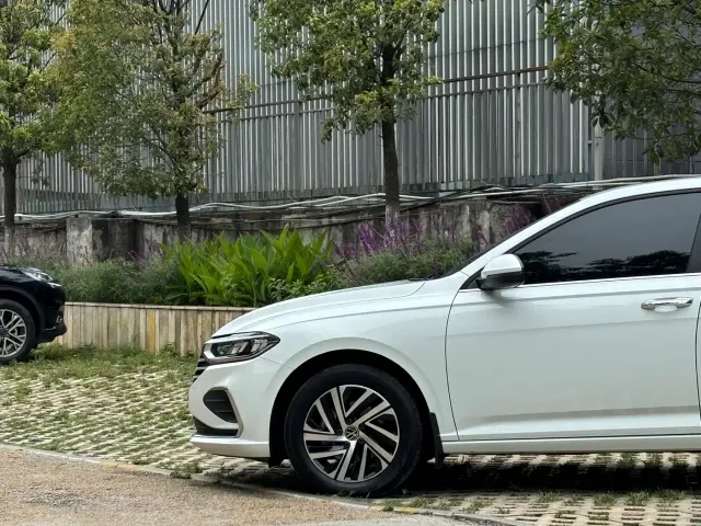Volkswagen Lavida — Фото автомобиля 10