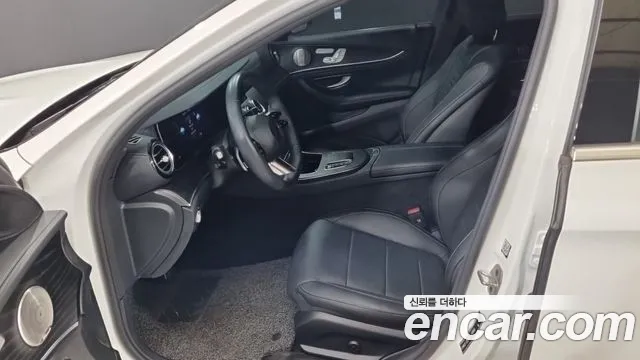 Mercedes-Benz E-Class — Фото автомобиля 5