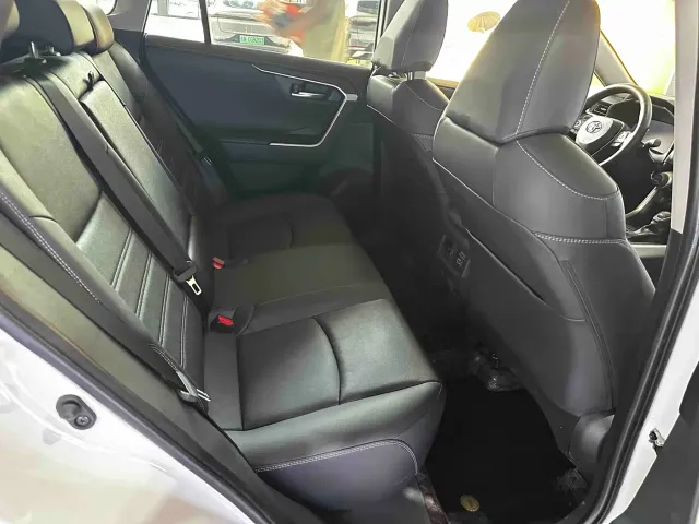 Toyota RAV4 — Фото автомобиля 15