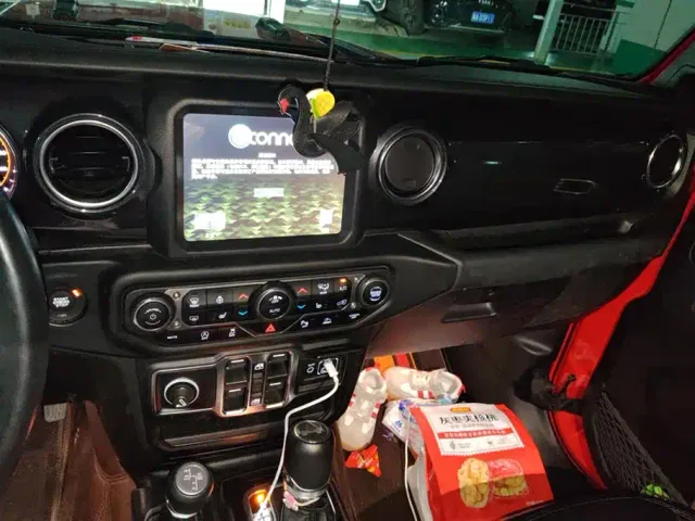 Jeep Wrangler — Фото автомобиля 13