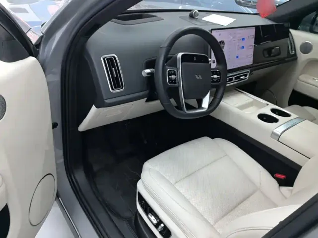 Li Auto L7 — Фото автомобиля 15