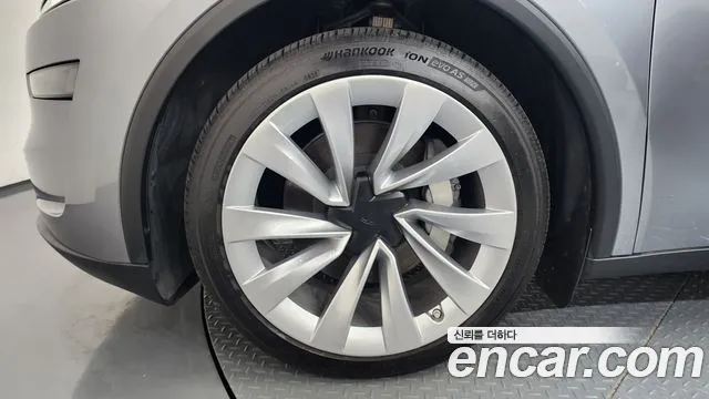Tesla Model Y — Фото автомобиля 2