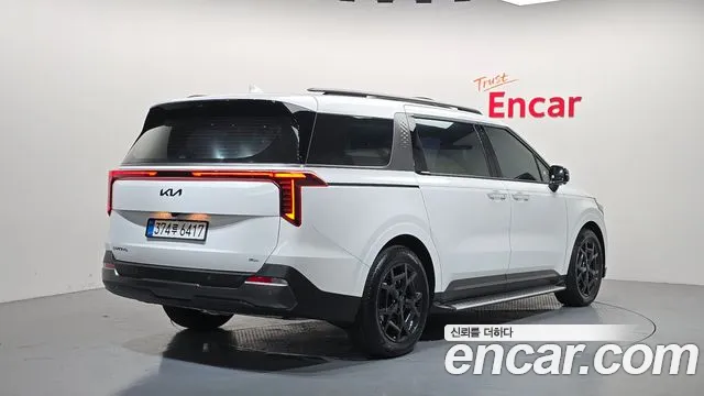 Kia Carnival — Фото автомобиля 2