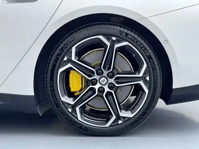 Xiaomi SU7 — Фото автомобиля 16