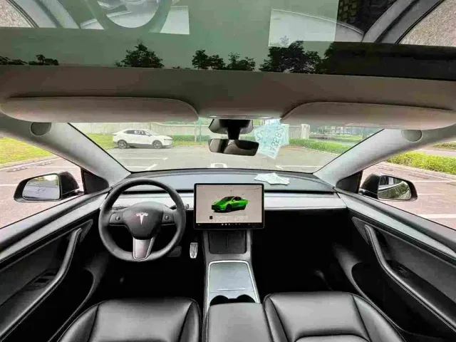 Tesla Model Y — Фото автомобиля 5