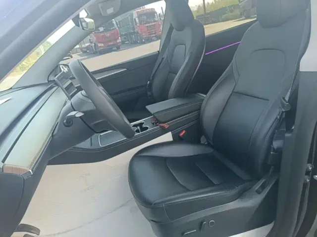 Tesla Model Y — Фото автомобиля 14