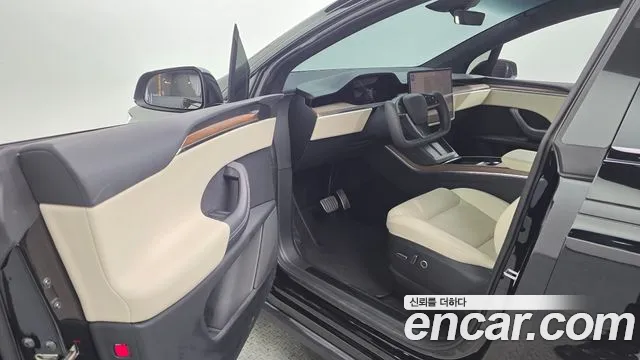 Tesla Model X — Фото автомобиля 10