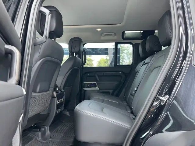 Land Rover Defender — Фото автомобиля 19