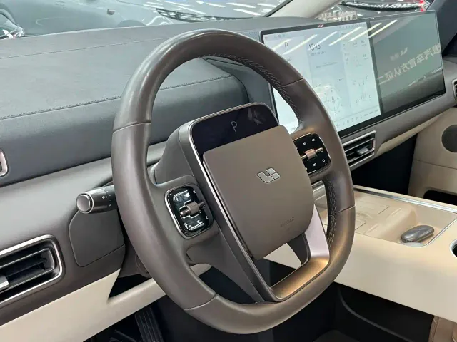Li Auto MEGA — Фото автомобиля 5