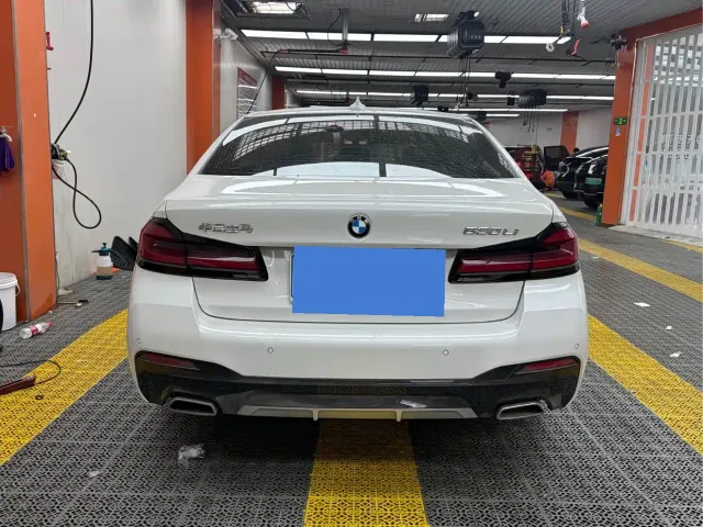 BMW 5 Series — Фото автомобиля 3