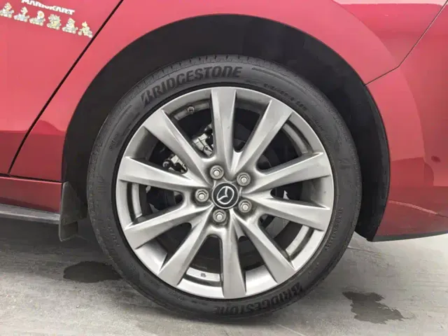 Mazda Axela — Фото автомобиля 11