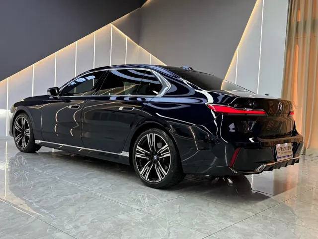BMW 7 Series — Фото автомобиля 10