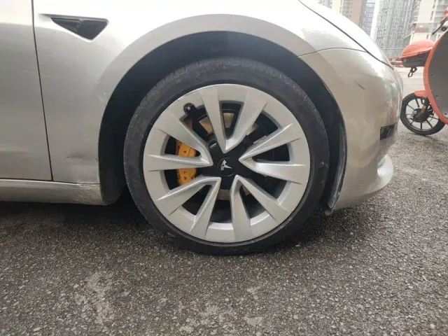 Tesla Model 3 — Фото автомобиля 8