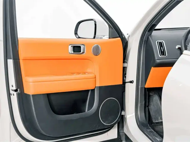 Li Auto L6 — Фото автомобиля 16