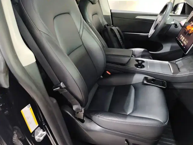 Tesla Model Y — Фото автомобиля 24