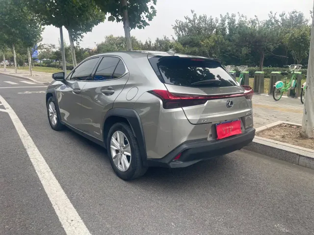 Lexus UX — Фото автомобиля 9