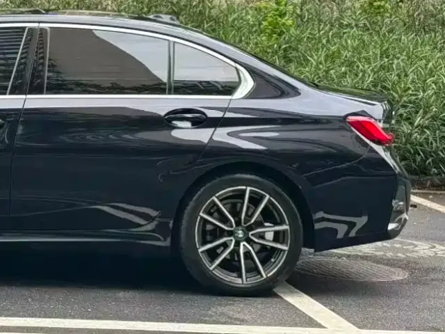 BMW 3 Series — Фото автомобиля 10