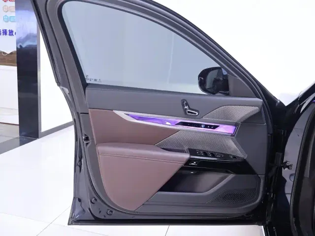 BMW 7 Series — Фото автомобиля 18