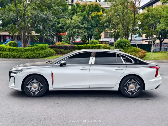 Hongqi H5 — Фото автомобиля 13