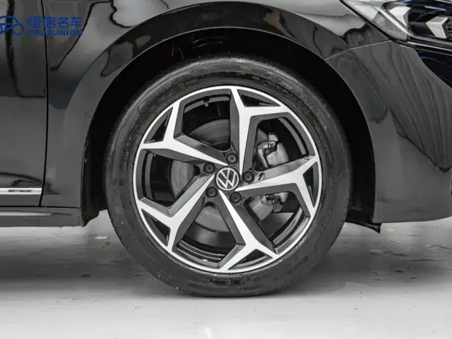 Volkswagen Passat — Фото автомобиля 12