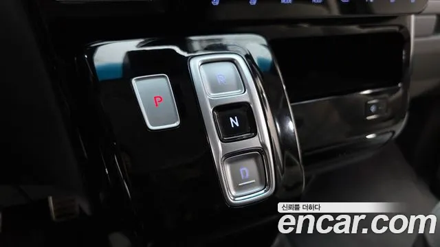 Hyundai Staria Staria 4WD Lounge 9 мест — Фото автомобиля 9