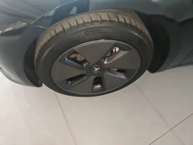 Tesla Model 3 — Фото автомобиля 22