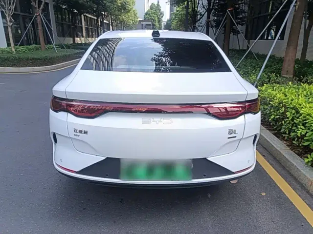 BYD Qin L — Фото автомобиля 5