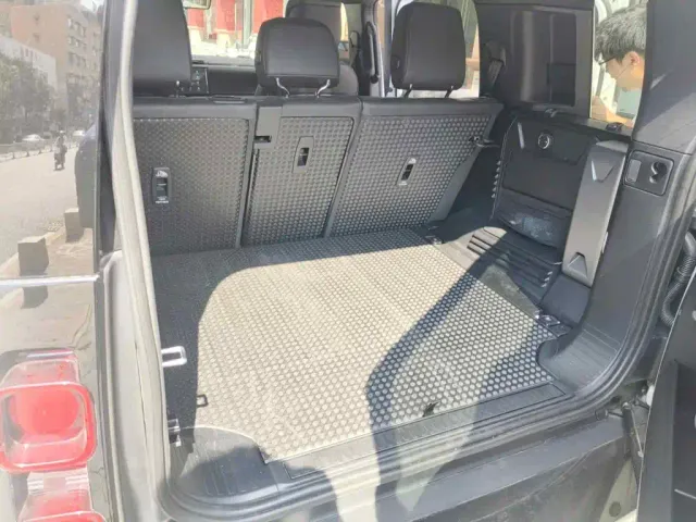 Land Rover Defender — Фото автомобиля 5