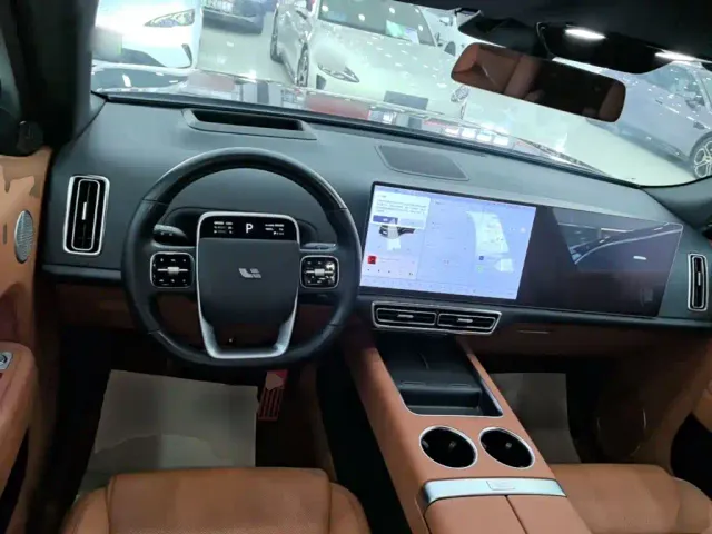 Li Auto L9 — Фото автомобиля 9