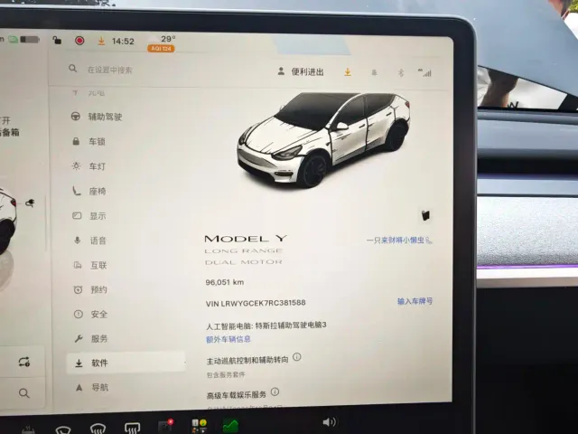 Tesla Model Y — Фото автомобиля 11