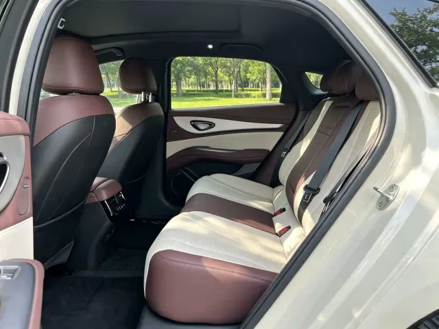 BYD Seal 07 DM-i — Фото автомобиля 9