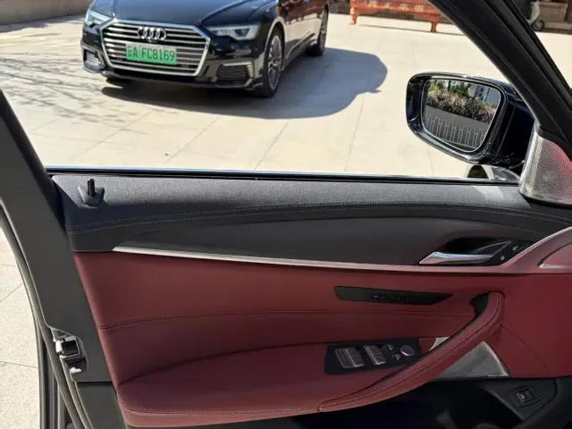 BMW 5 Series — Фото автомобиля 8